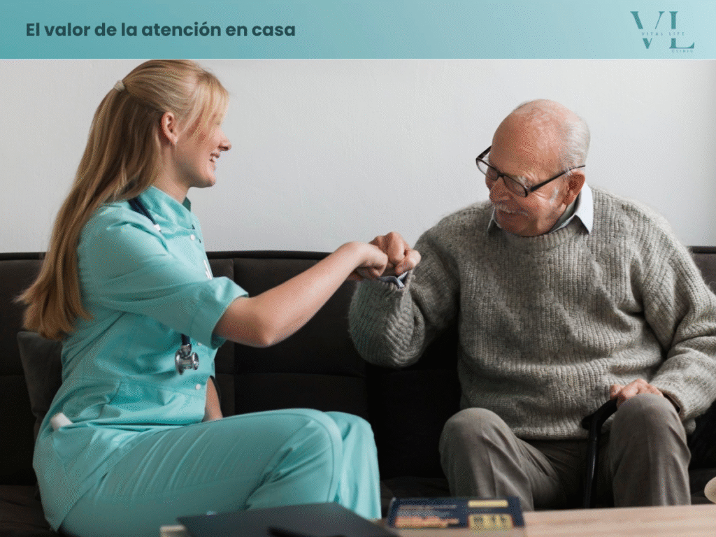 Doctora atendiendo a un hombre mayor en su domicilio