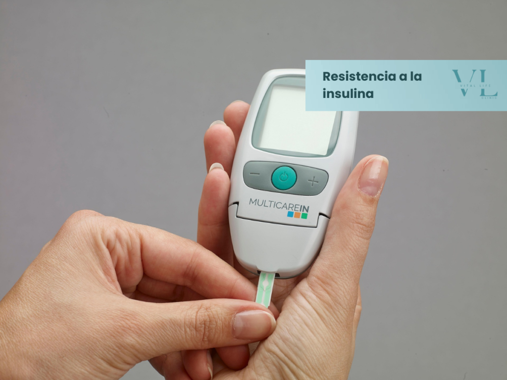 Glucómetro para medir la glucosa en sangre.