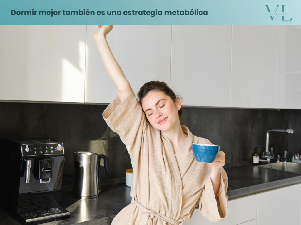 Persona con energía y bienestar por la mañana gracias a un sueño de calidad, dentro de un enfoque integral de salud.